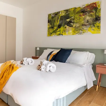 New Elegant 2 Bedroom Apt. Near Parco 2 Giugno * Бари