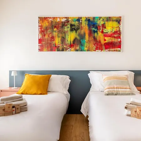 New Elegant 2 Bedroom Apt. Near Parco 2 Giugno *