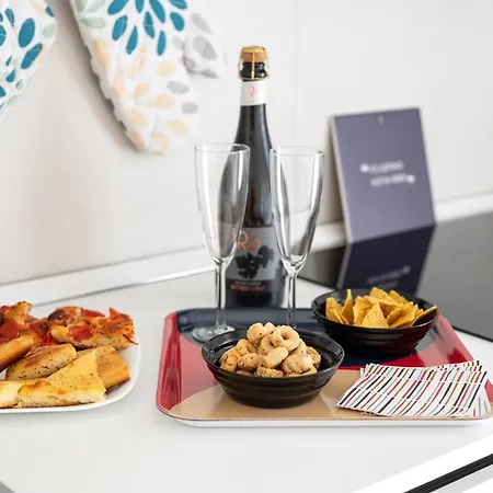 New Elegant 2 Bedroom Apt. Near Parco 2 Giugno Апартаменты *