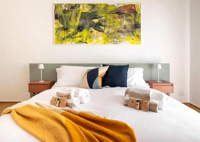 New Elegant 2 Bedroom Apt. Near Parco 2 Giugno