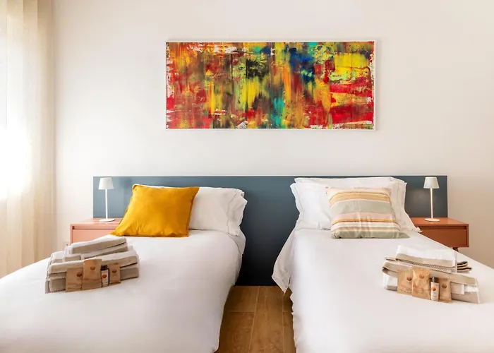 New Elegant 2 Bedroom Apt. Near Parco 2 Giugno *