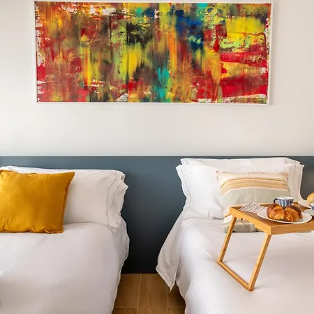 New Elegant 2 Bedroom Apt. Near Parco 2 Giugno *