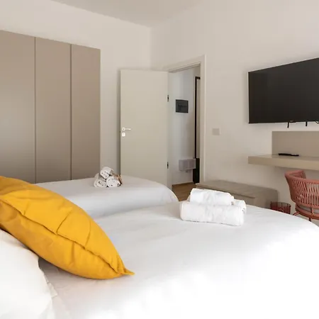 New Elegant 2 Bedroom Apt. Near Parco 2 Giugno Бари