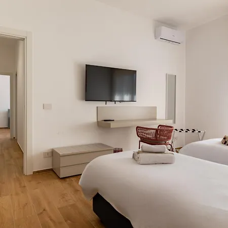 New Elegant 2 Bedroom Apt. Near Parco 2 Giugno Apartament *