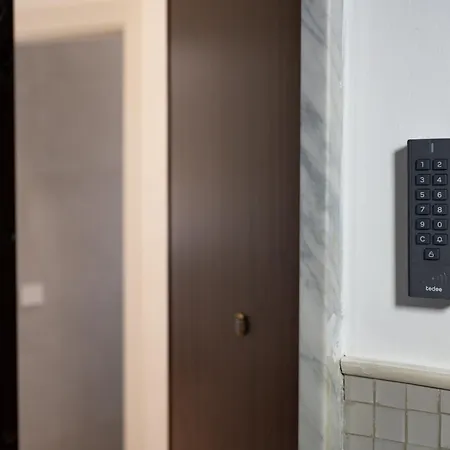 New Elegant 2 Bedroom Apt. Near Parco 2 Giugno