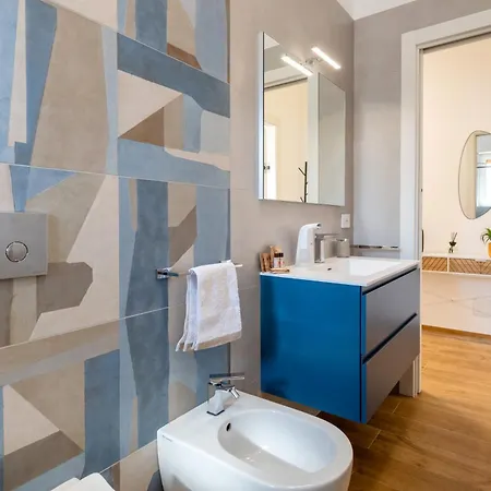 Apartament New Elegant 2 Bedroom Apt. Near Parco 2 Giugno