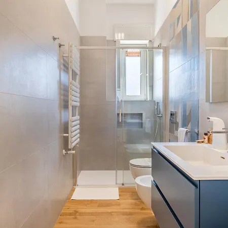 New Elegant 2 Bedroom Apt. Near Parco 2 Giugno Apartament *