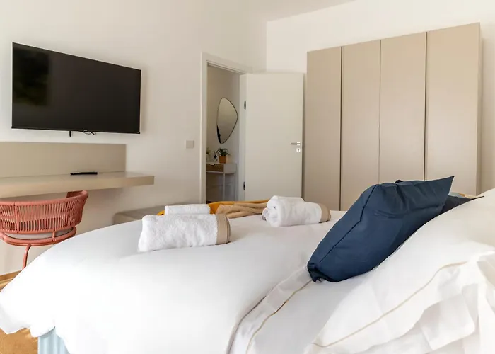 New Elegant 2 Bedroom Apt. Near Parco 2 Giugno