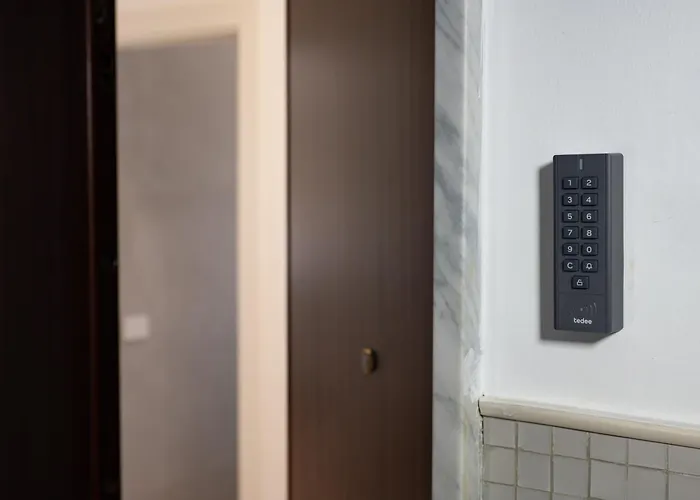 New Elegant 2 Bedroom Apt. Near Parco 2 Giugno