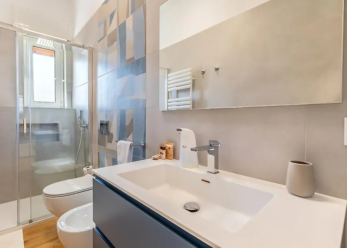 Апартаменты New Elegant 2 Bedroom Apt. Near Parco 2 Giugno Бари