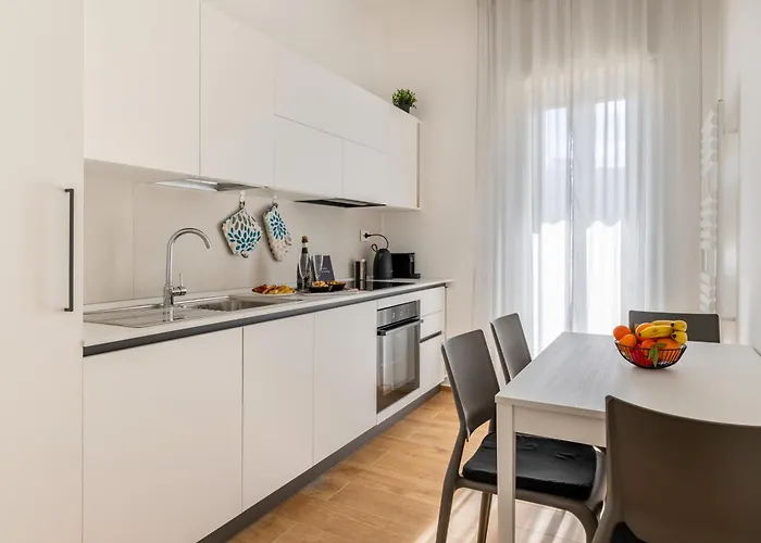 New Elegant 2 Bedroom Apt. Near Parco 2 Giugno *