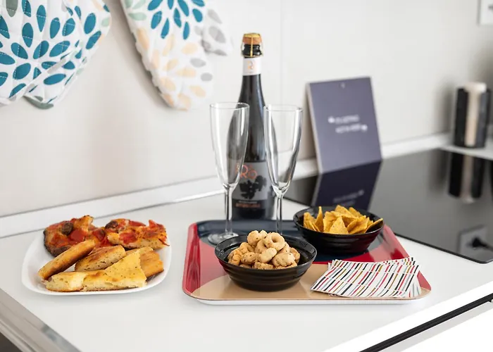 New Elegant 2 Bedroom Apt. Near Parco 2 Giugno Апартаменты *