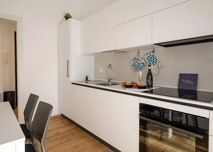 New Elegant 2 Bedroom Apt. Near Parco 2 Giugno Бари